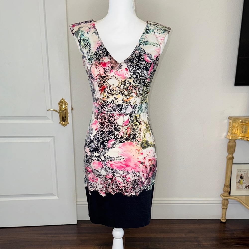 French Connection Multi-Color Sheath Knee-Length Dress V-Neck Sleeveless